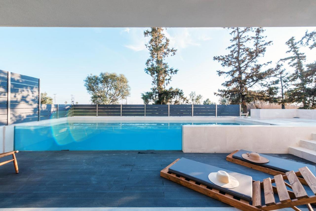 Serene Seafront Villas Неа-Ираклия Экстерьер фото