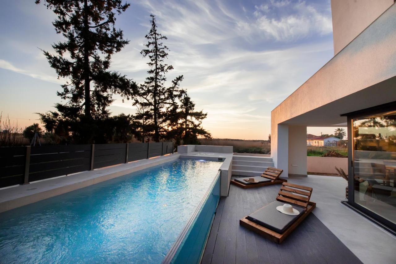 Serene Seafront Villas Неа-Ираклия Экстерьер фото