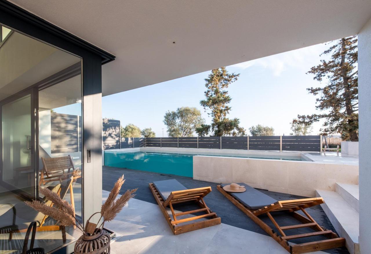 Serene Seafront Villas Неа-Ираклия Экстерьер фото