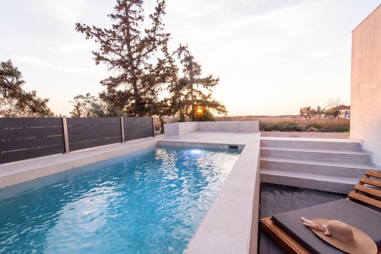 Serene Seafront Villas Неа-Ираклия Экстерьер фото